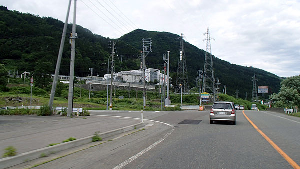 ガーラ湯沢駅横を通過
